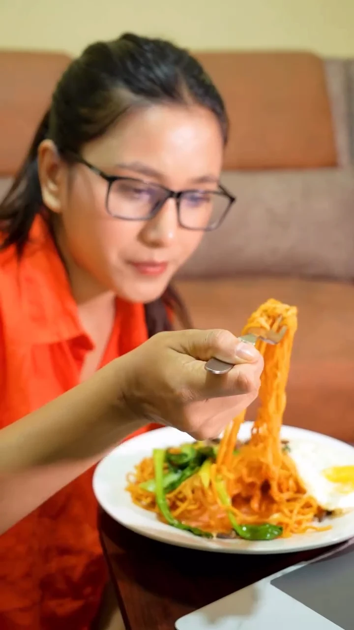 Roshani shrestha eating Gazzab Ko Piro Noodles in a very testy way
